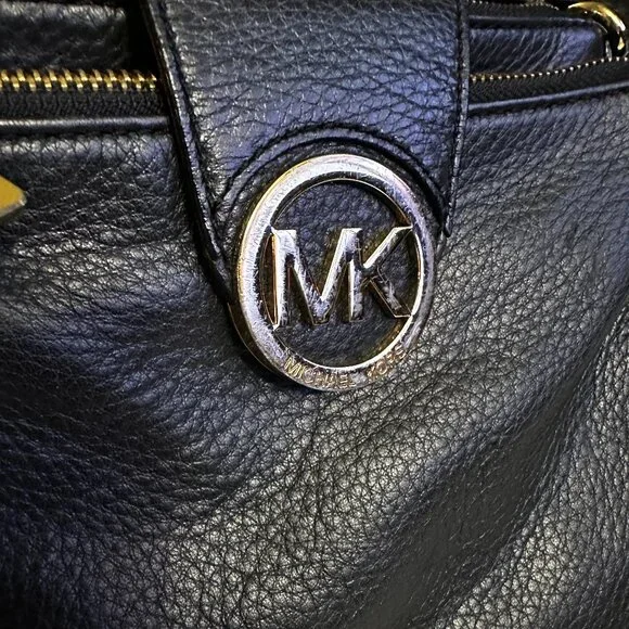 Michael Kors Fulton Large Black Pebbled Leather Crossbody Bag - Picture 6 of 15